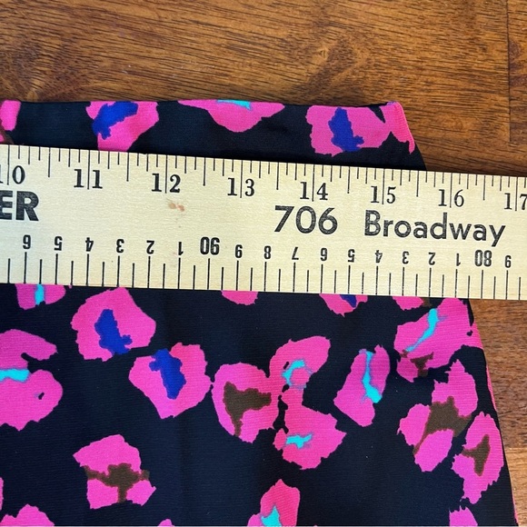 Diane Von Furstenberg pink and black cheetah print skirt size 8 - Picture 4 of 8